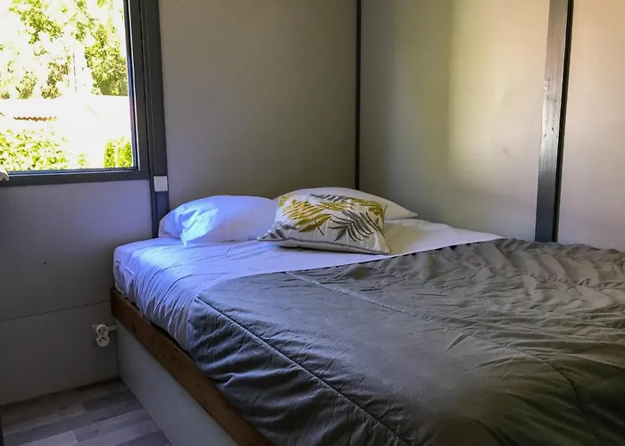 مكان تخييم Parc De La Draille