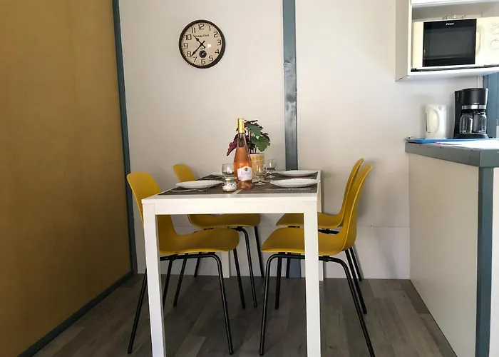 مكان تخييم Parc De La Draille *