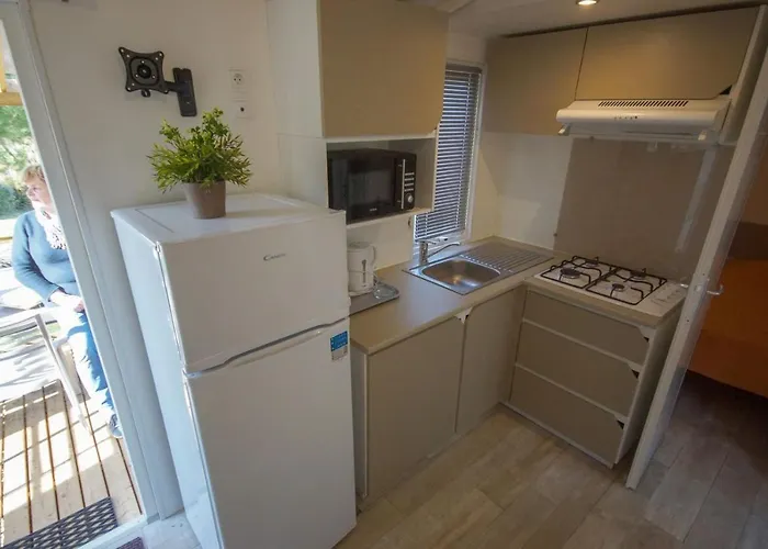 مكان تخييم Parc De La Draille *