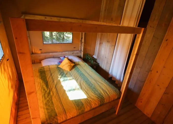 مكان تخييم Parc De La Draille