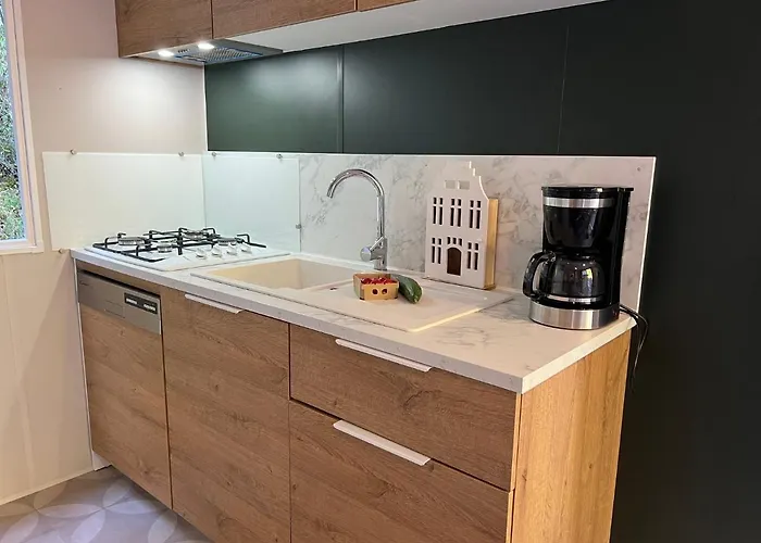 مكان تخييم Parc De La Draille