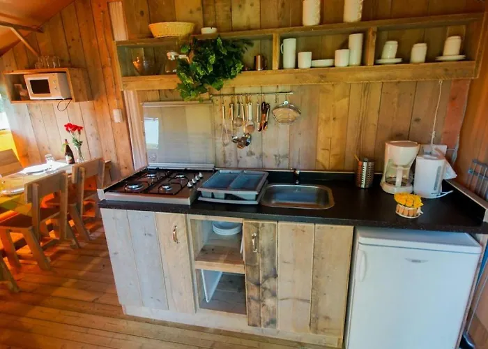 مكان تخييم Parc De La Draille