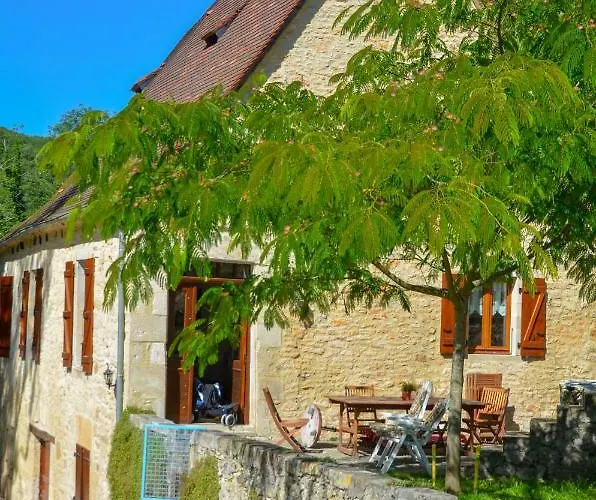 مكان تخييم Parc De La Draille *