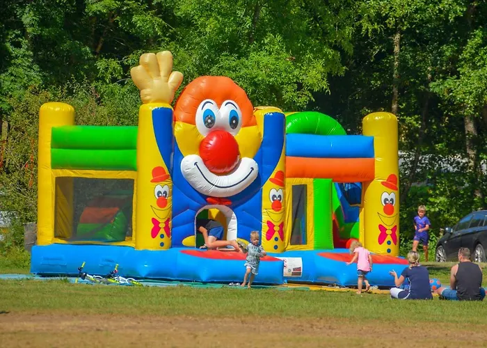 مكان تخييم Parc De La Draille *
